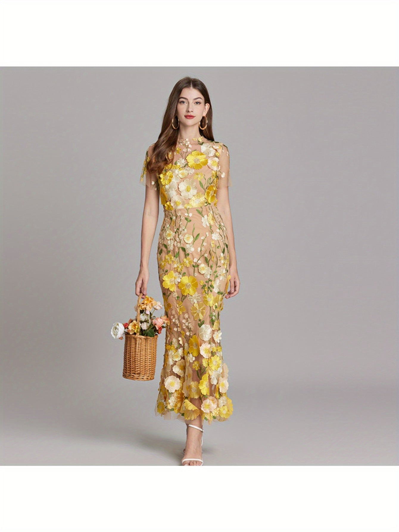 Elegant Heavy-Duty Floral Lace Embroidered Fitted Mermaid Long Dress for Women, Suitable for Weddings And Bridesmaid Attire.