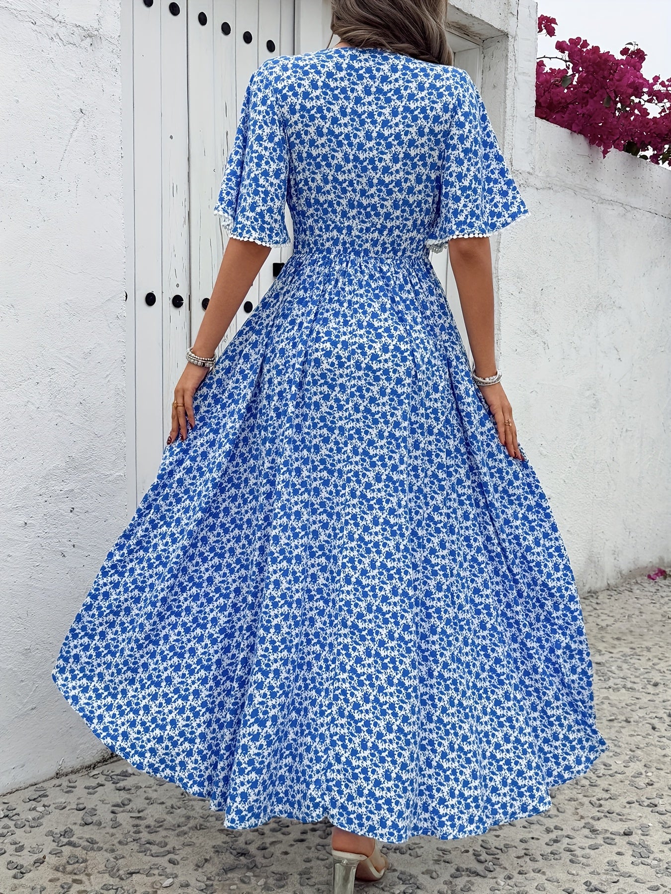 ZAFUL Summer Dress - Elegant Blue Floral, V-neck, Short Sleeve, Lightweight & Breathable. Waist Drawstring for Perfect Fit. Ideal for Hot Summer Days.
