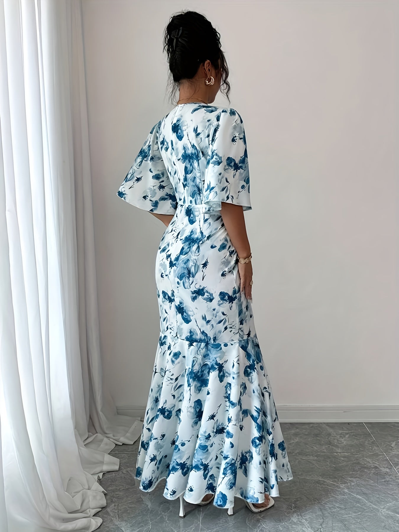 Women's Elegant Floral maxi Dress - Formal/semi-Formal Event Gown with Cross Neckline, Flowy Wedding Party Outfit in Blue Floral Print - Machine Washable Non-Stretch Fabric for Women