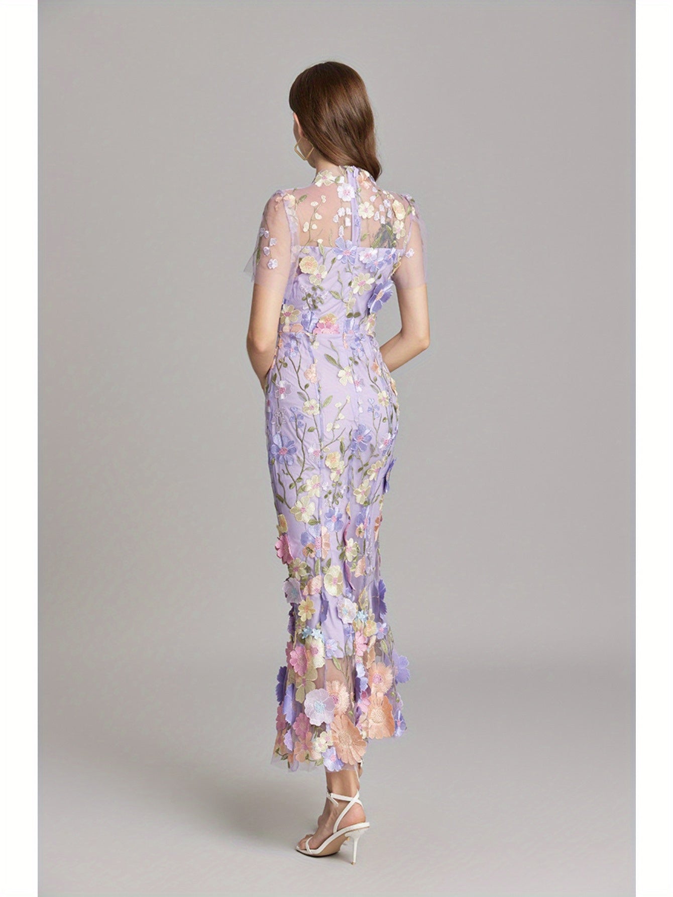 Elegant Heavy-Duty Floral Lace Embroidered Fitted Mermaid Long Dress for Women, Suitable for Weddings And Bridesmaid Attire.